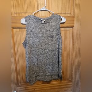 Gray tank top with pocket